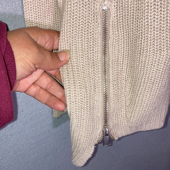 Divided Cream colored sweater Sz XS - Picture 6 of 8
